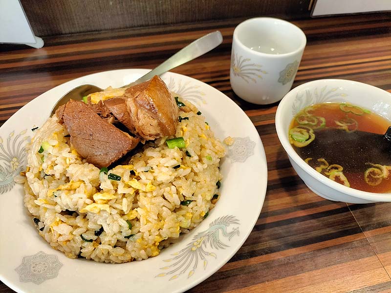 町中華酒場 楽々 角煮チャーハン